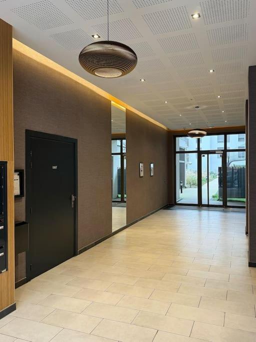 Appartement Moderne Avec Balcon Proche De Paris Aubervilliers Luaran gambar