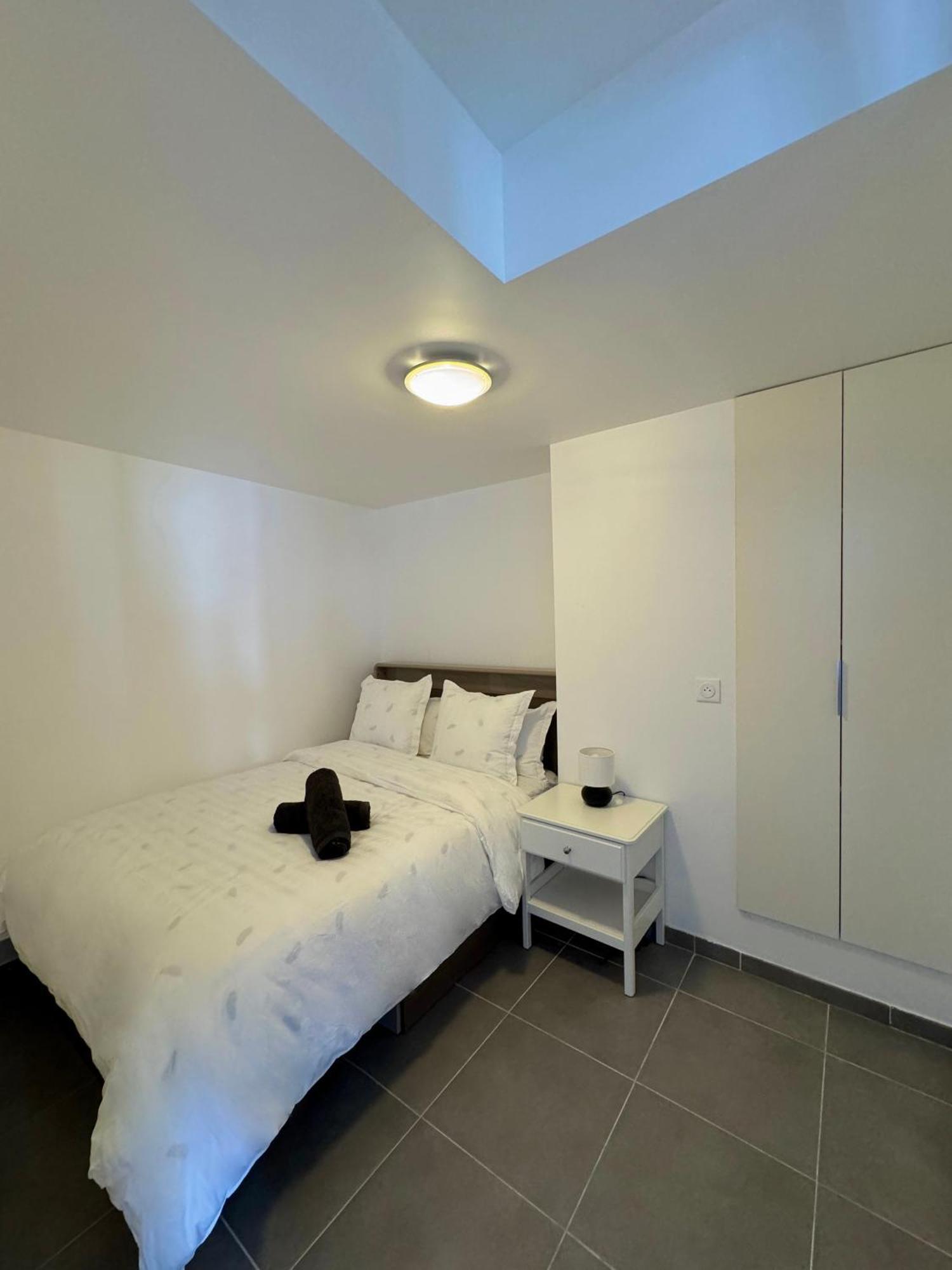 Appartement Moderne Avec Balcon Proche De Paris Aubervilliers Luaran gambar